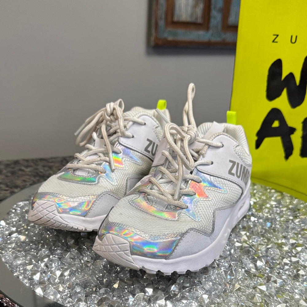 Zumba Fitness White leather Sneakers with Iridescent Accents EUC 5 - Picture 5 of 13